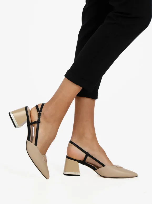 Laura Biagiotti Salón de mujer bicolor con tacón ancho.