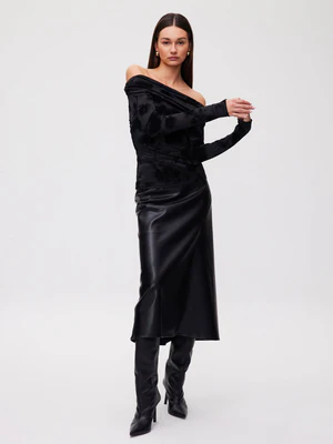 Mioh Poster top negro