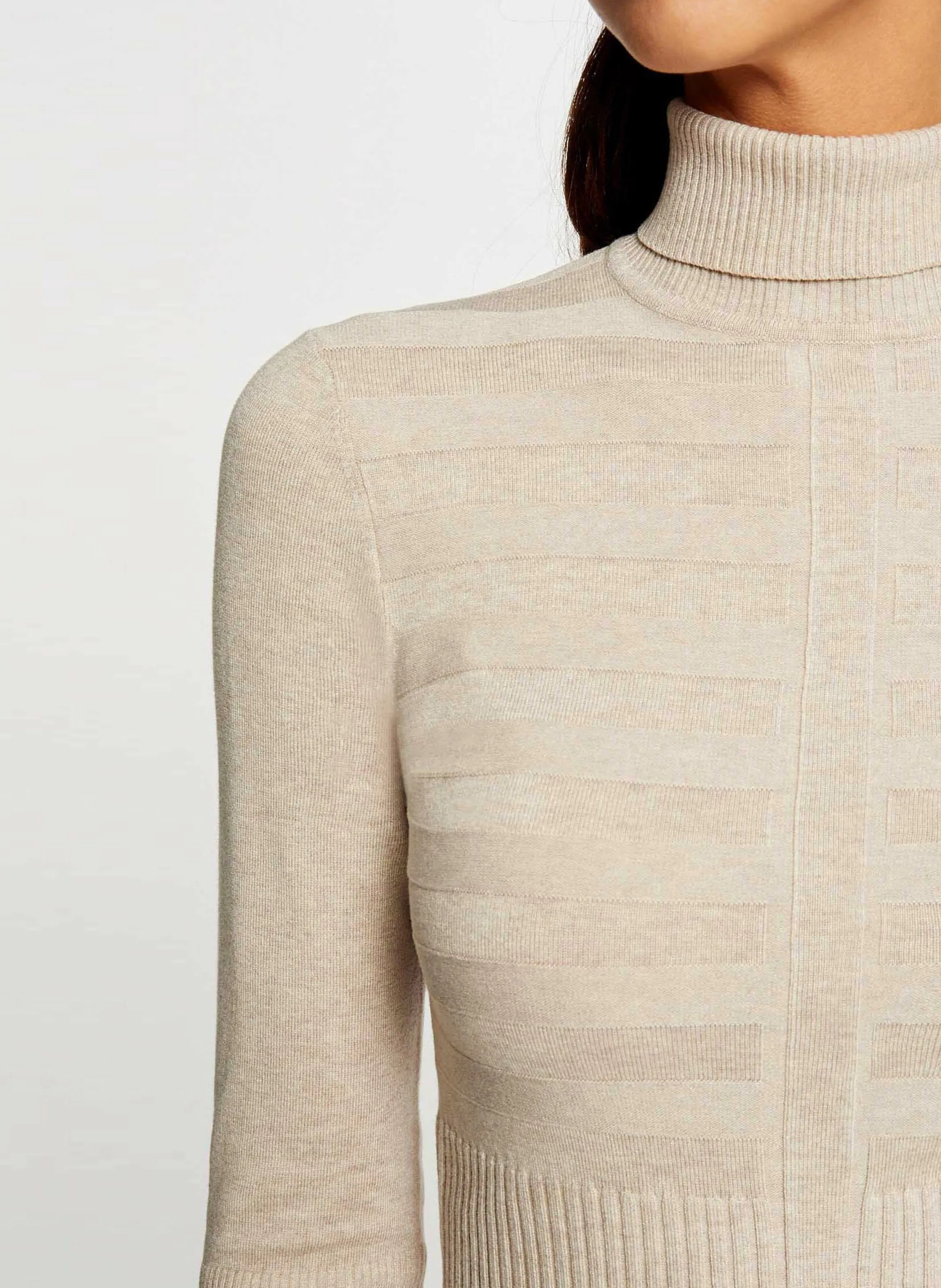 RMENTO.N  VESTIDO CORTO ENTALLADO DE PUNTO FINO EN BEIGE